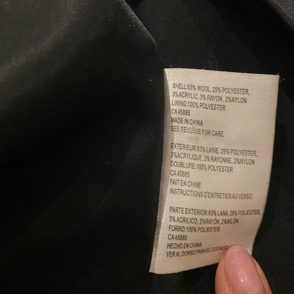 Classic & chic black winter coat with gold details - Picture 7 of 7